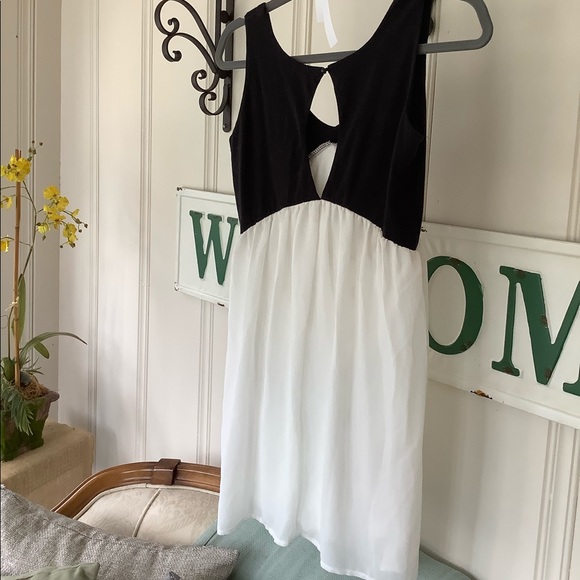 Dereck Heart | White Black Tunic Top - Picture 3 of 3